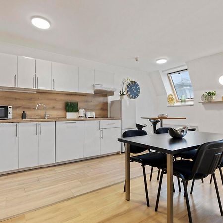 Family Hub In Centre Leilighet Bratislava Eksteriør bilde