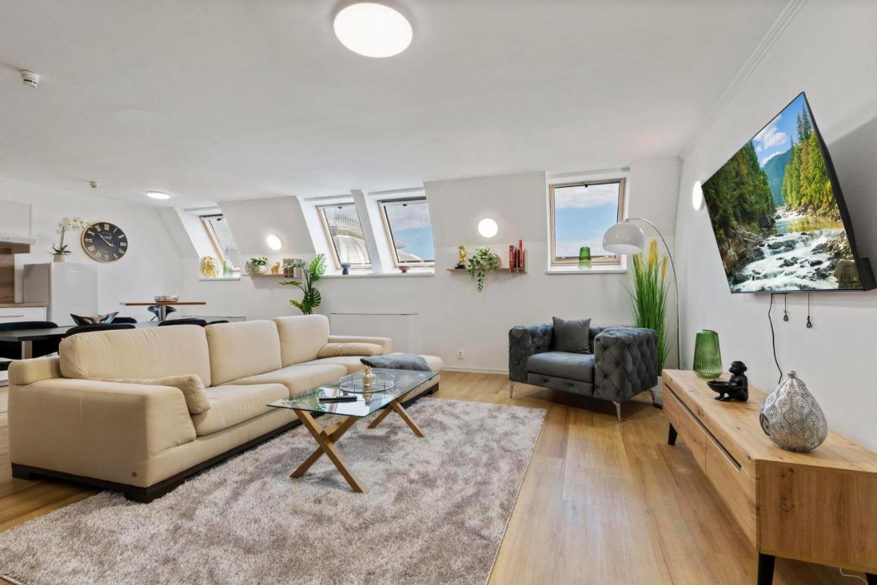 Family Hub In Centre Leilighet Bratislava Eksteriør bilde