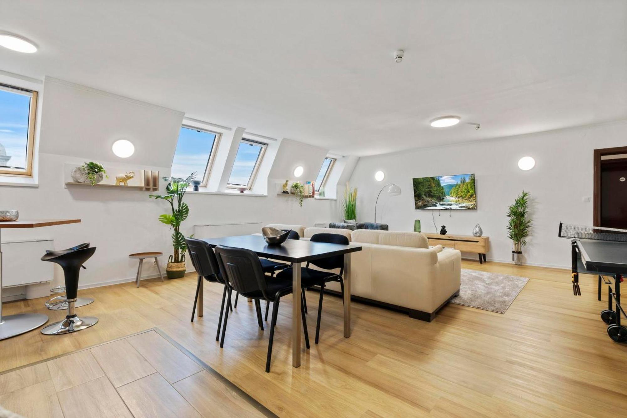 Family Hub In Centre Leilighet Bratislava Eksteriør bilde
