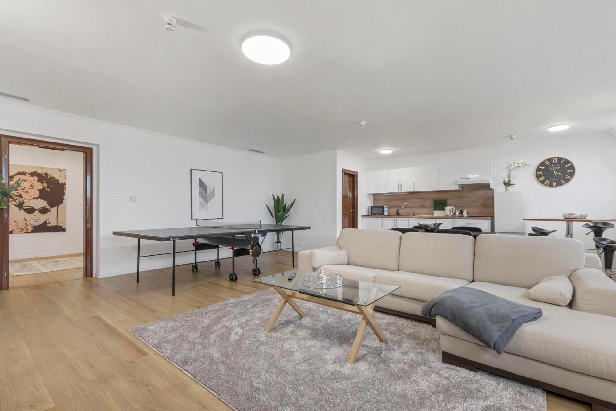Family Hub In Centre Leilighet Bratislava Eksteriør bilde
