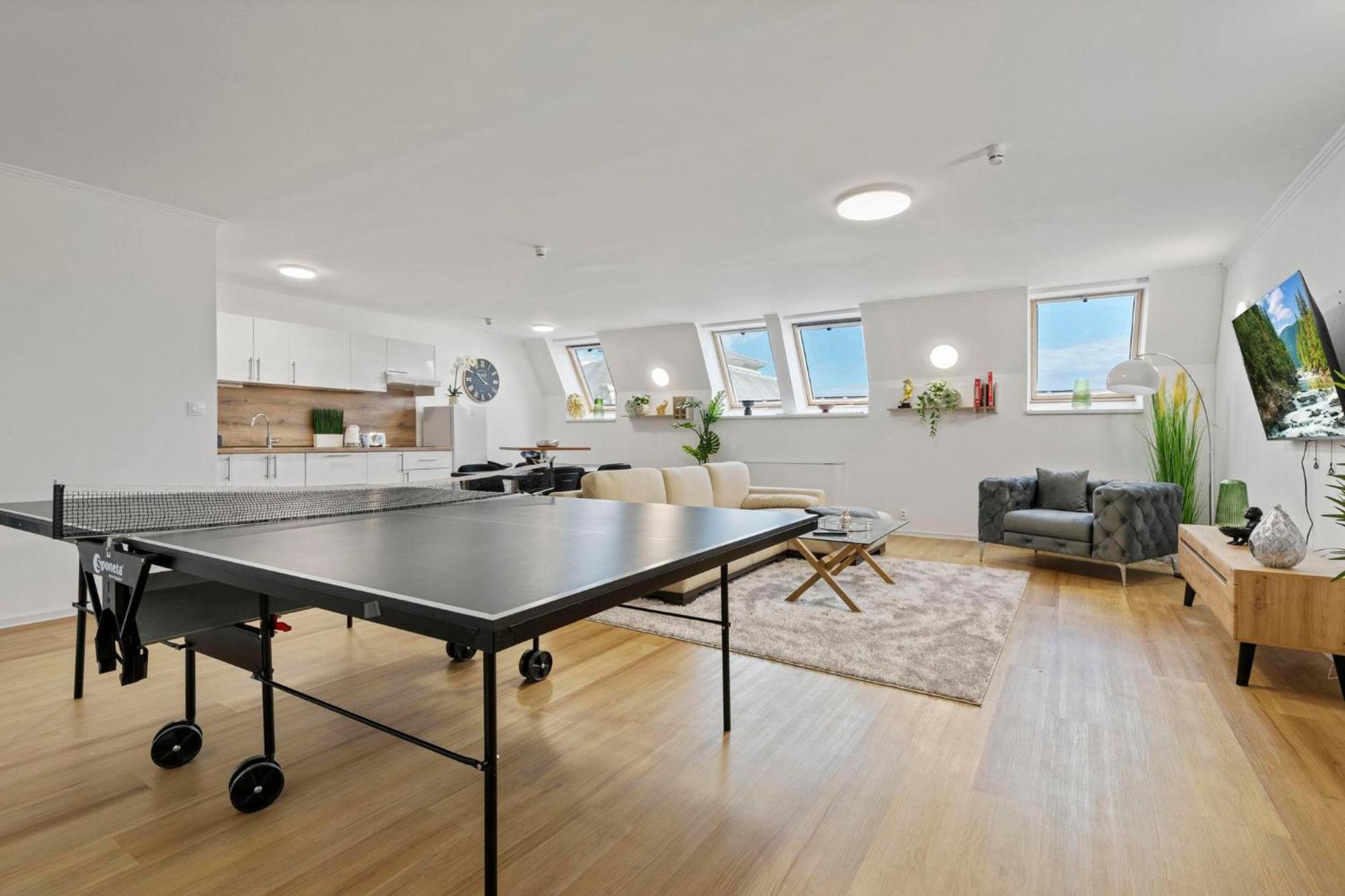 Family Hub In Centre Leilighet Bratislava Eksteriør bilde